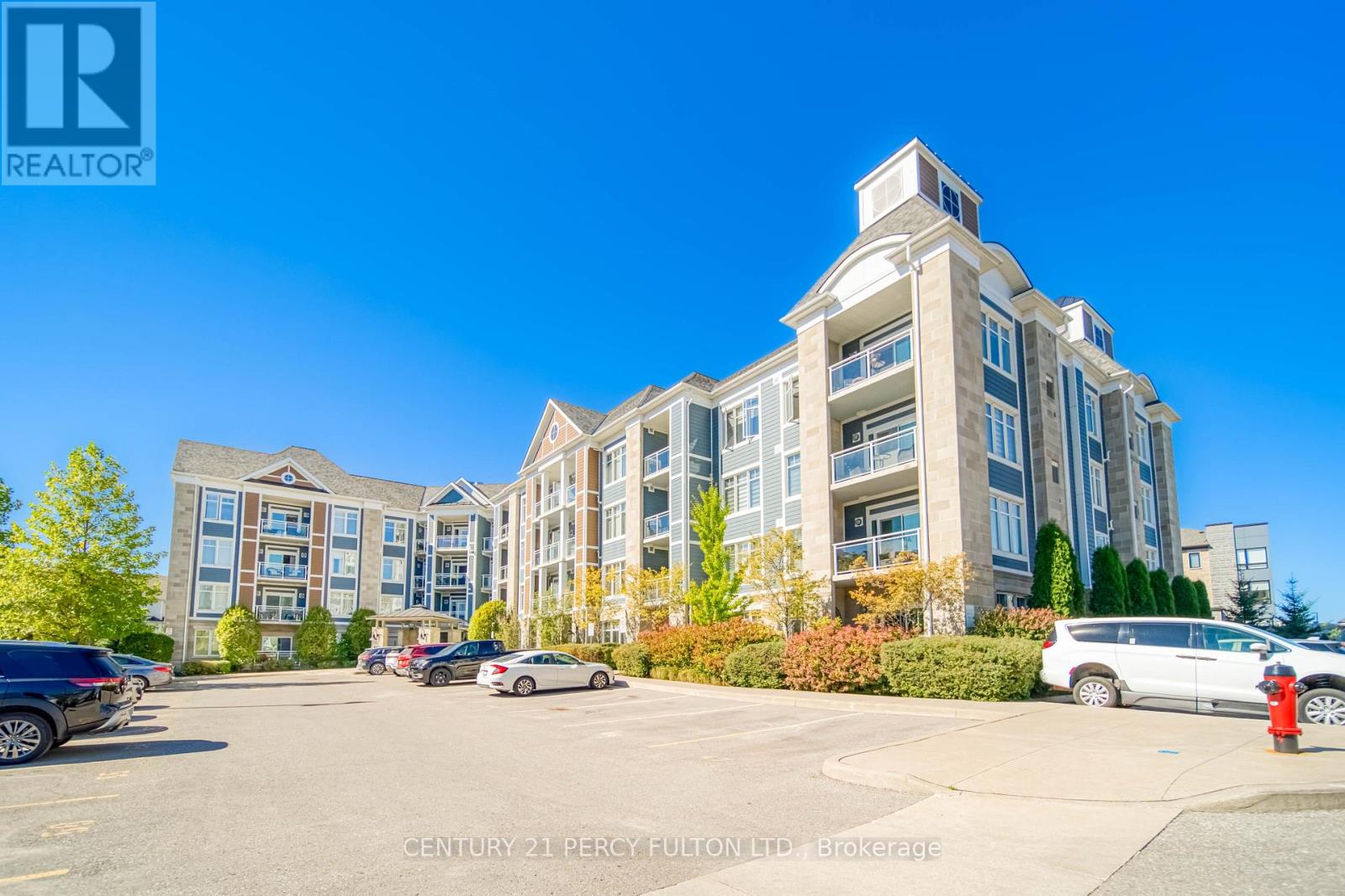 302 660 Gordon St, Whitby, ON L1N 9X4