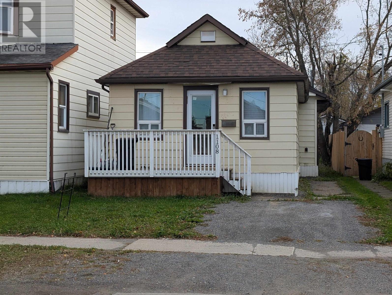 1108 Frederica St W, Thunder Bay, ON P7E 3Y2