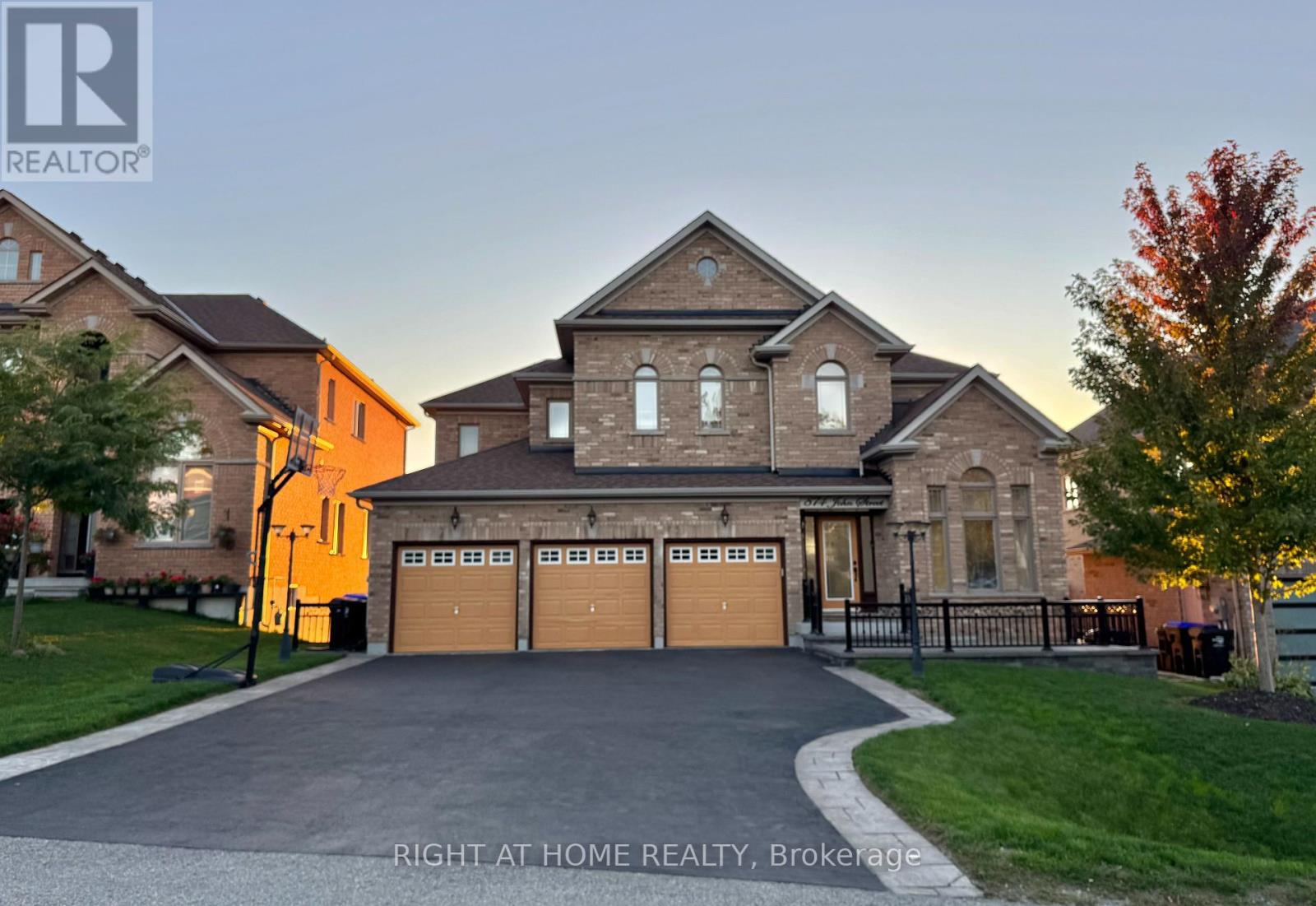 874 John St, Innisfil, ON L0L 1K0