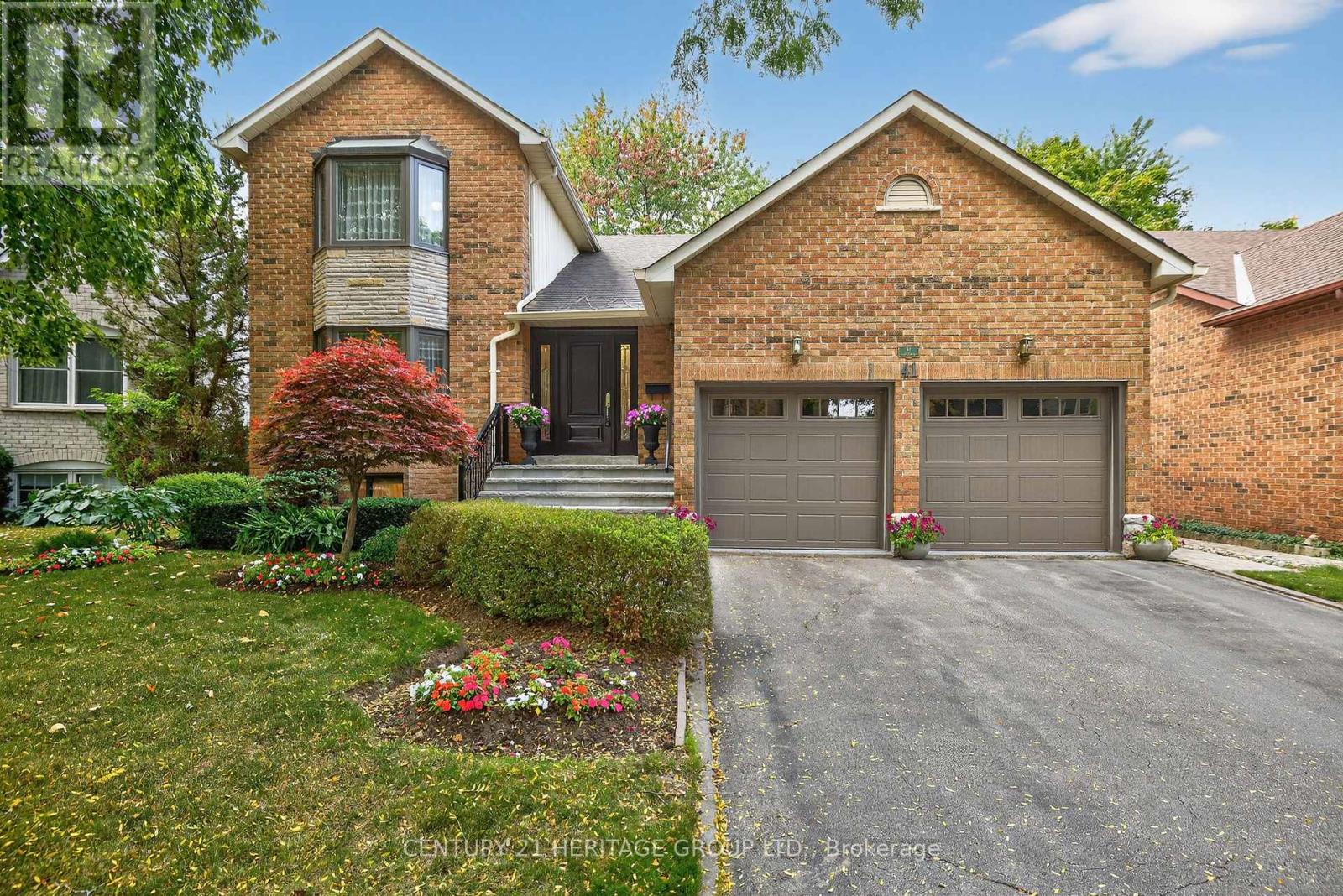 41 Murdock Ave, Aurora, ON L4G 5E7