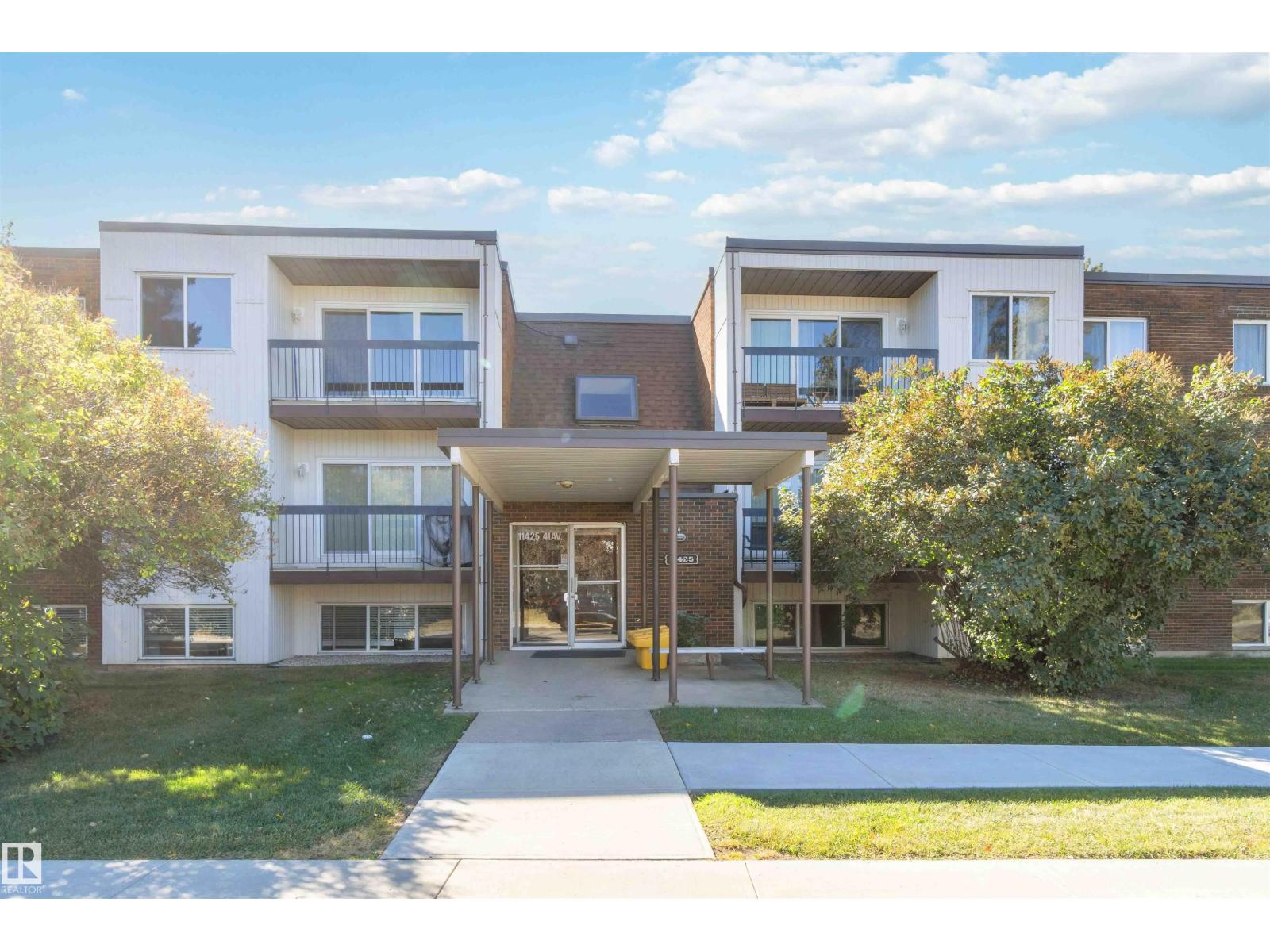 11425 41 Avenue Northwest #302, Edmonton, AB T6J 0T9