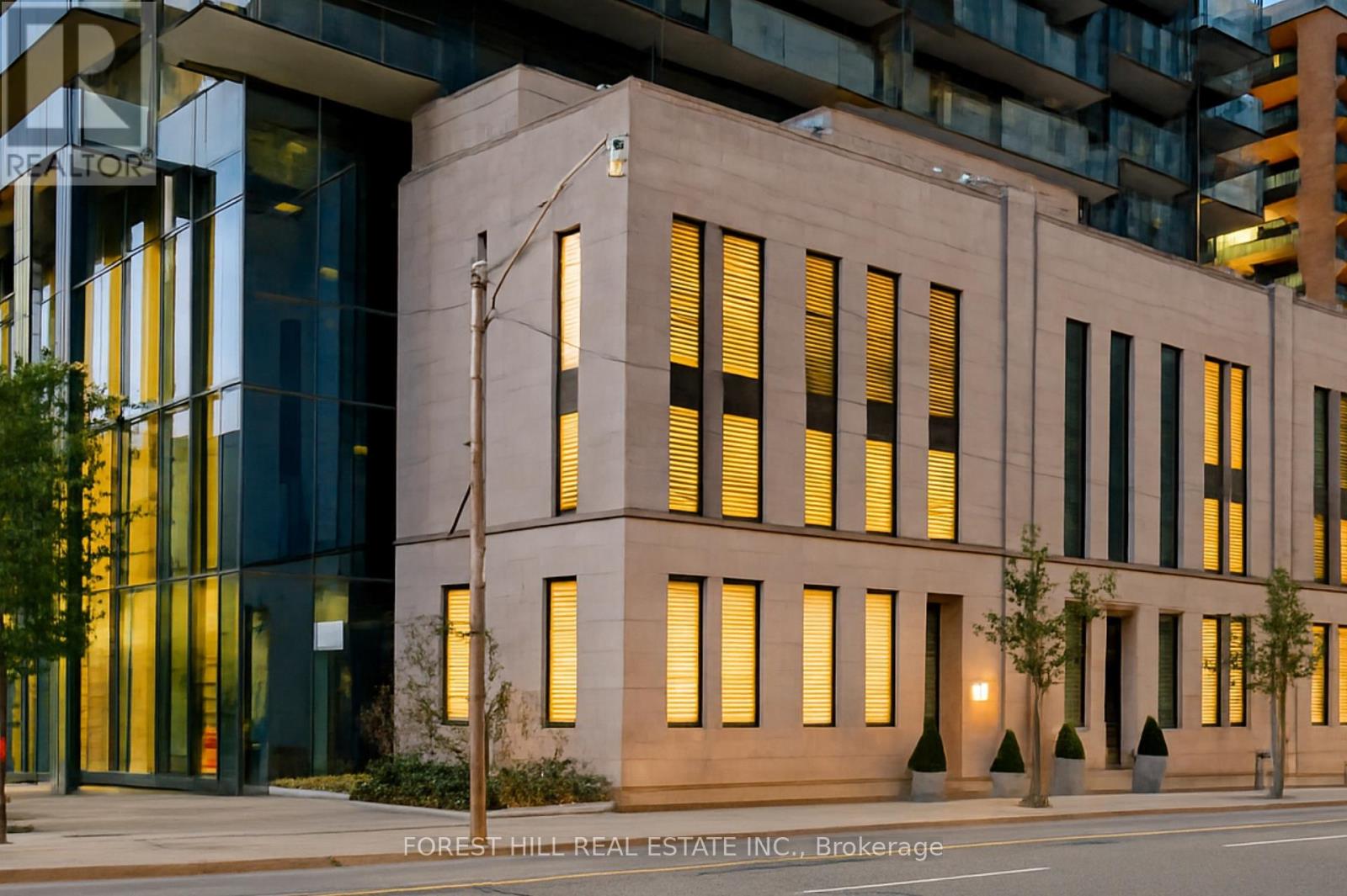 1074 Bay St, Toronto, ON M5S 0A3