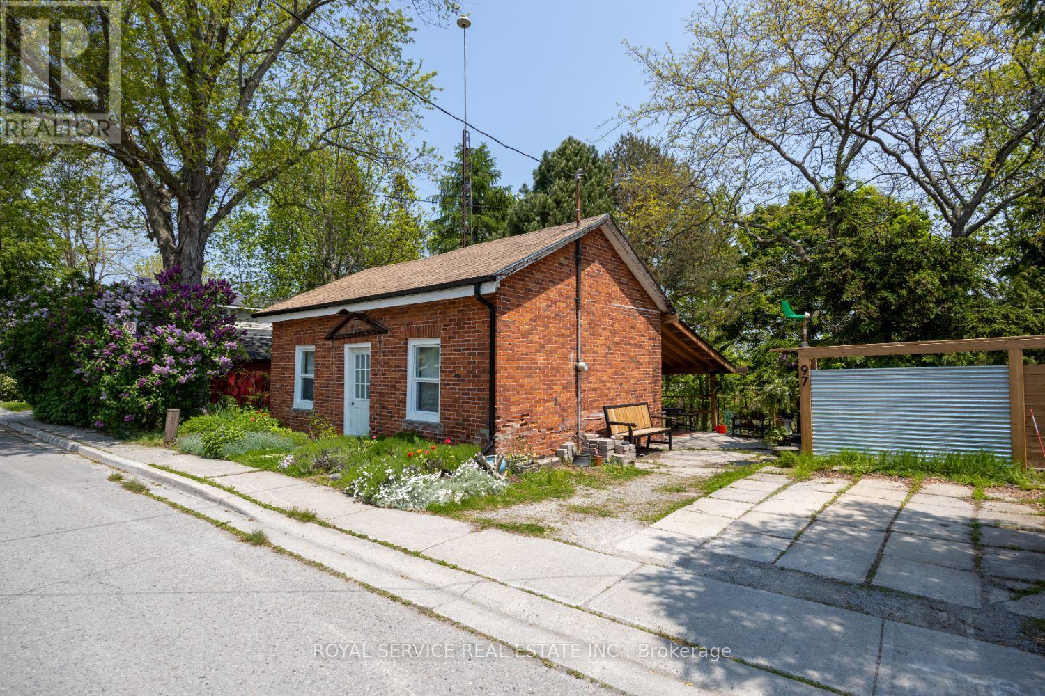 97 John St, Port Hope, ON L1A 2Z5