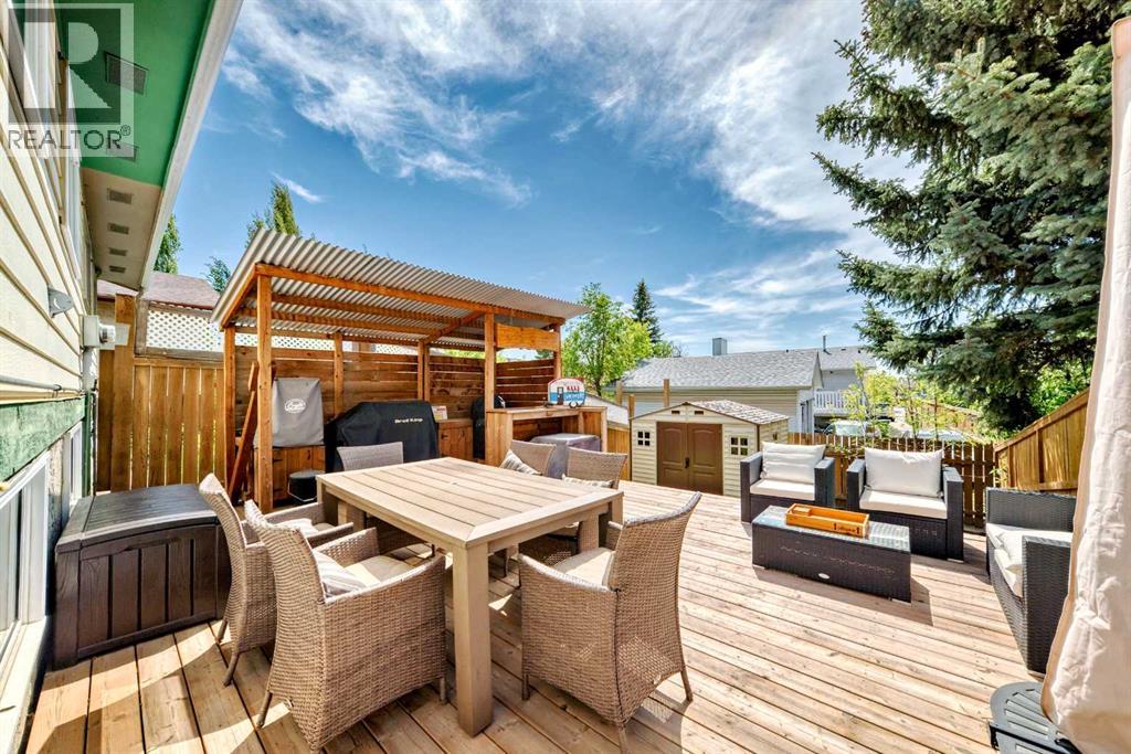 21 Falchurch Rd NE, Calgary, AB T3J 1G6