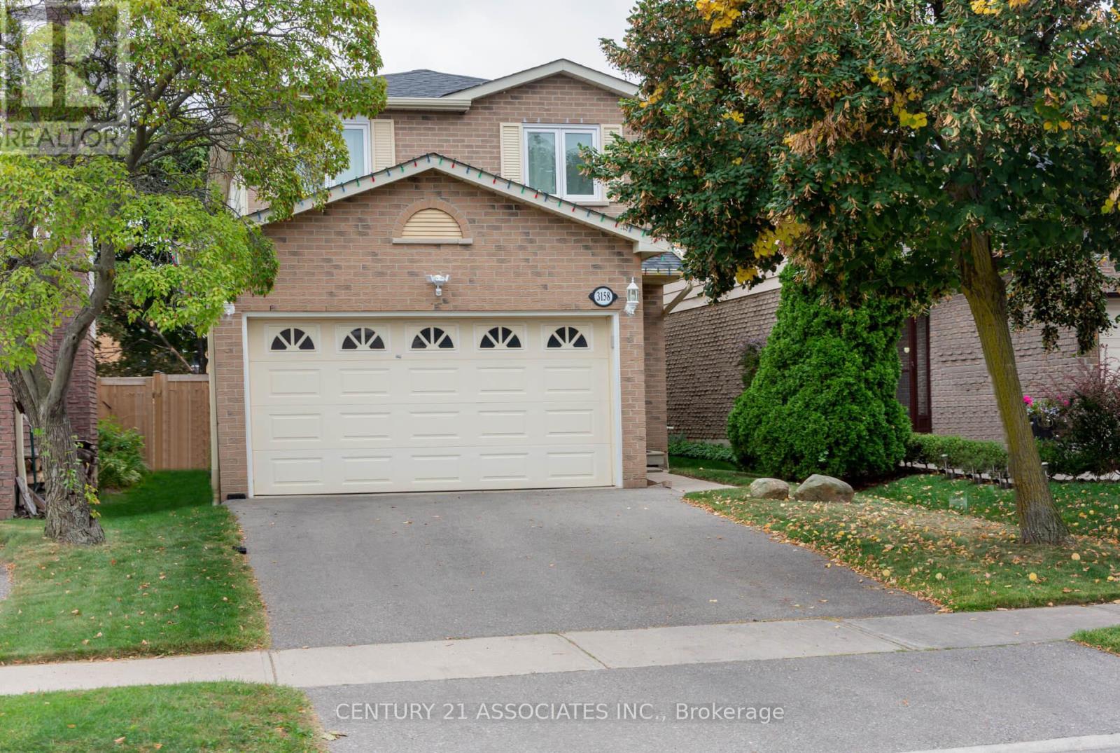 3158 Harris Cres, Mississauga, ON L5N 4Y5