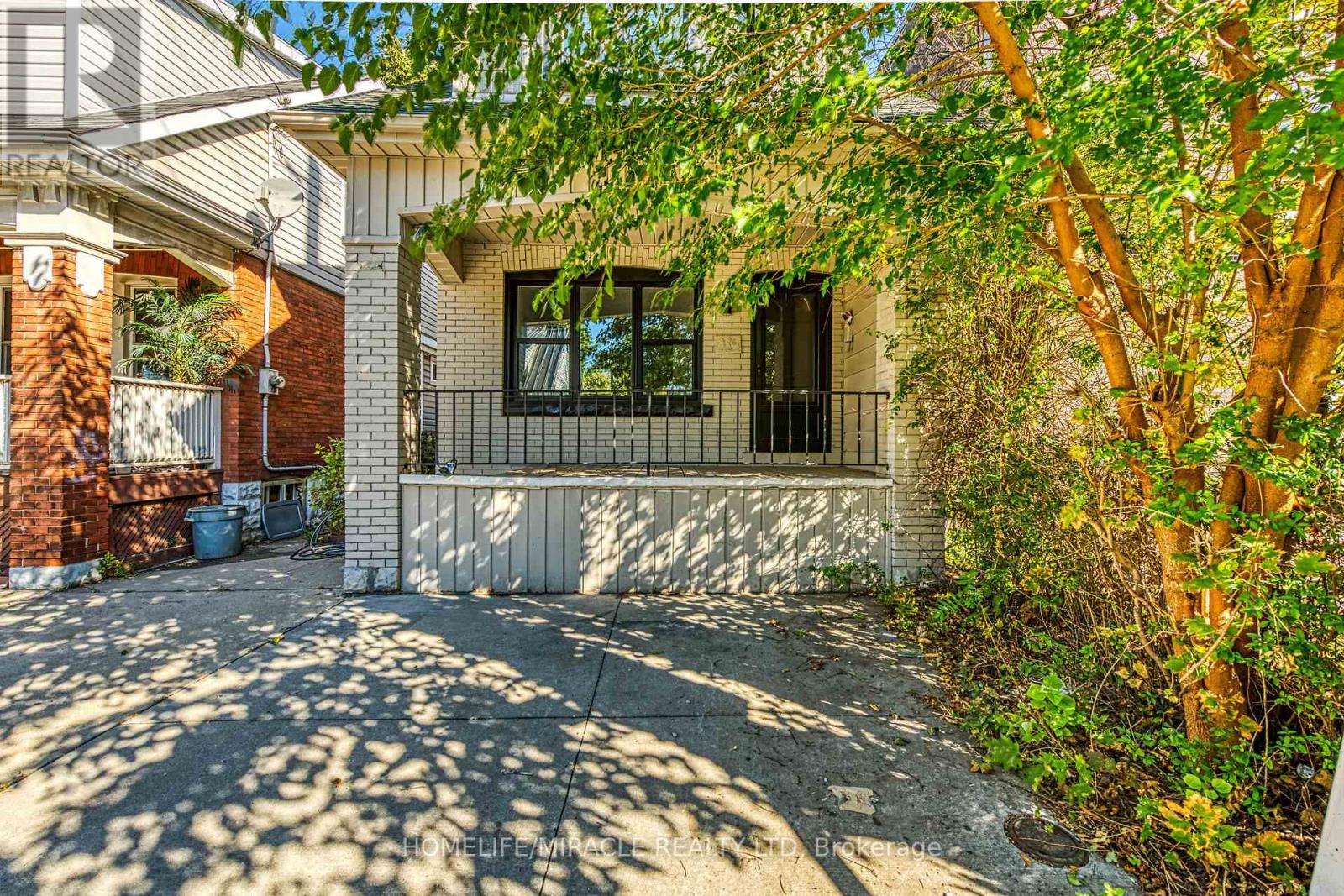 463 Dunsmure Rd, Hamilton, ON L8L 1X4