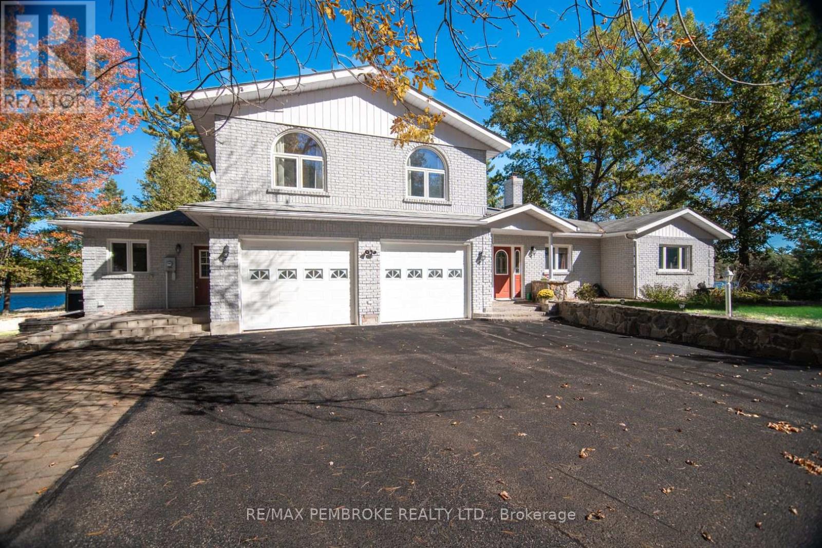 55 Blue Danube Way, Laurentian Valley, ON K8A 6W2