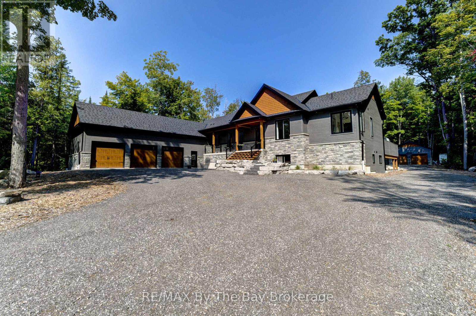 95 Spruce St, Tiny, ON L0L 1P1