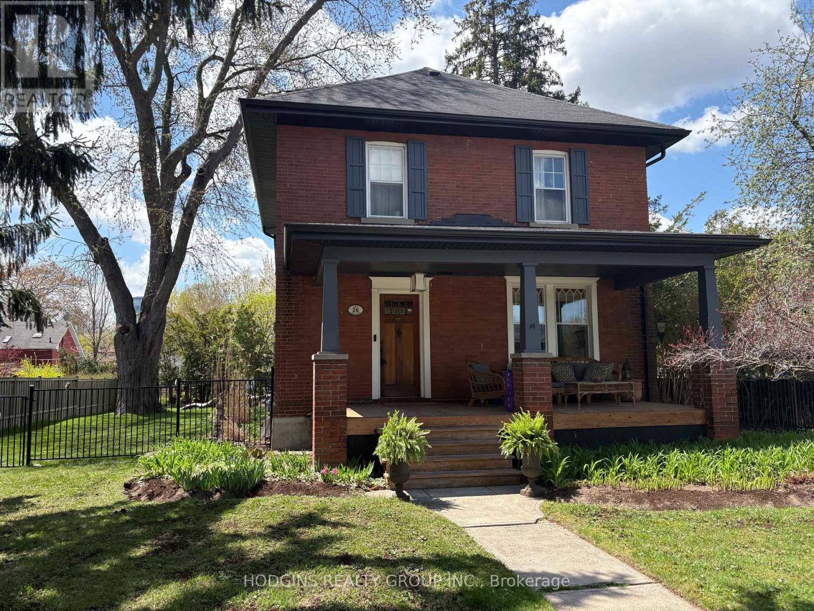 26 Brant Ave, Mississauga, ON L5G 3N8