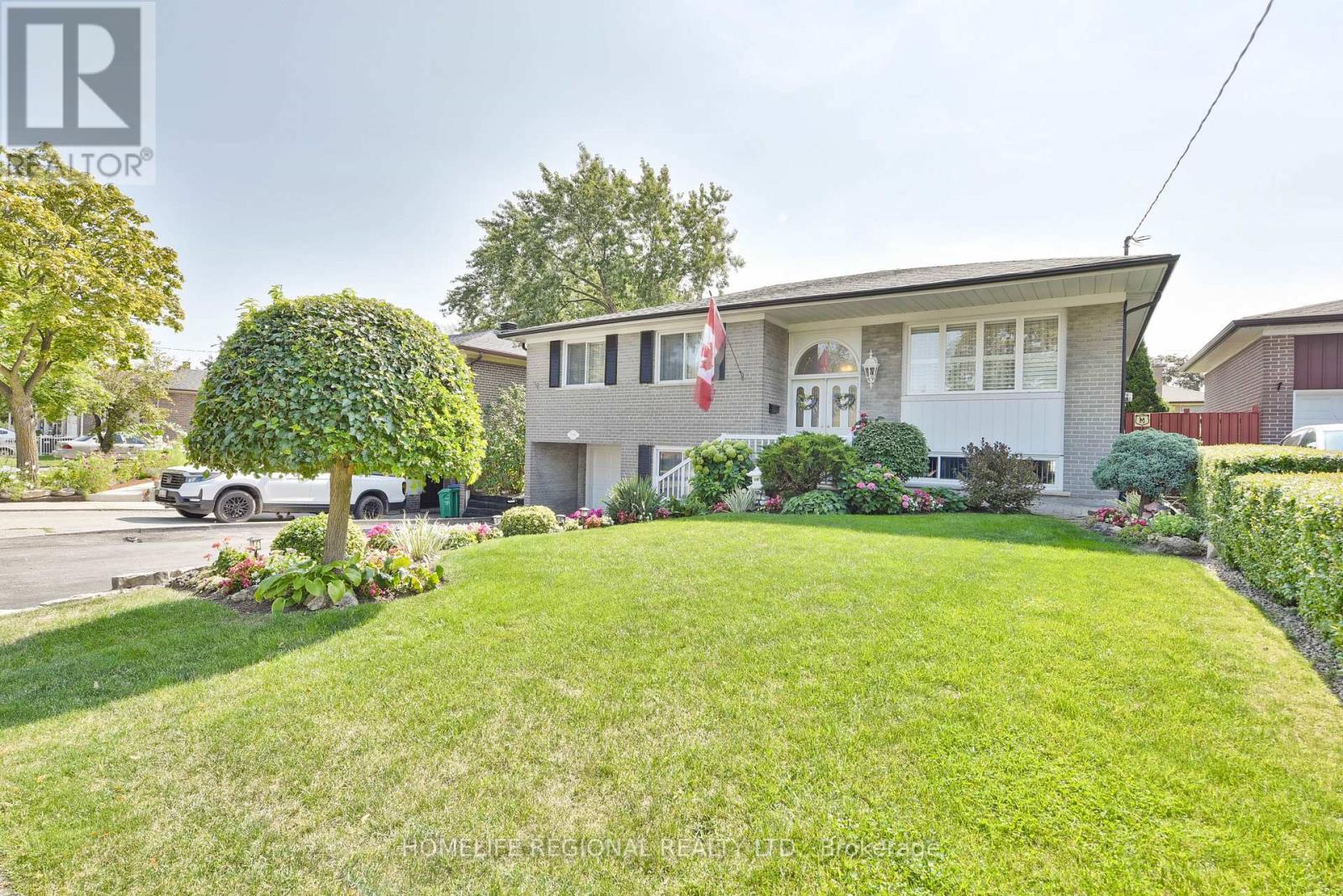 7190 Madiera Rd, Mississauga, ON L4T 3A8