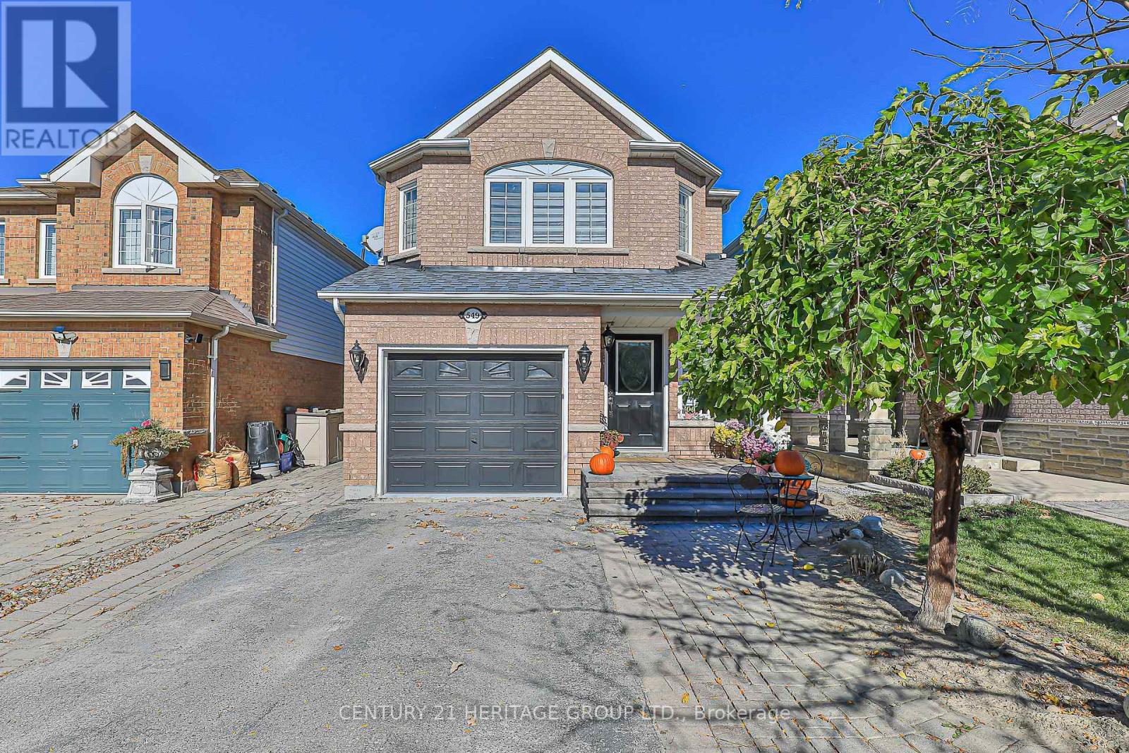 549 Pelletier Ct, Newmarket, ON L3X 2N7
