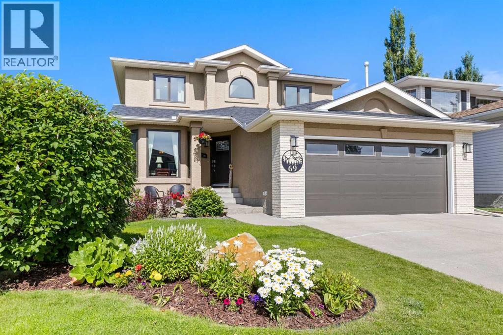 69 Gleneagles Close, Cochrane, AB T4C 1N8