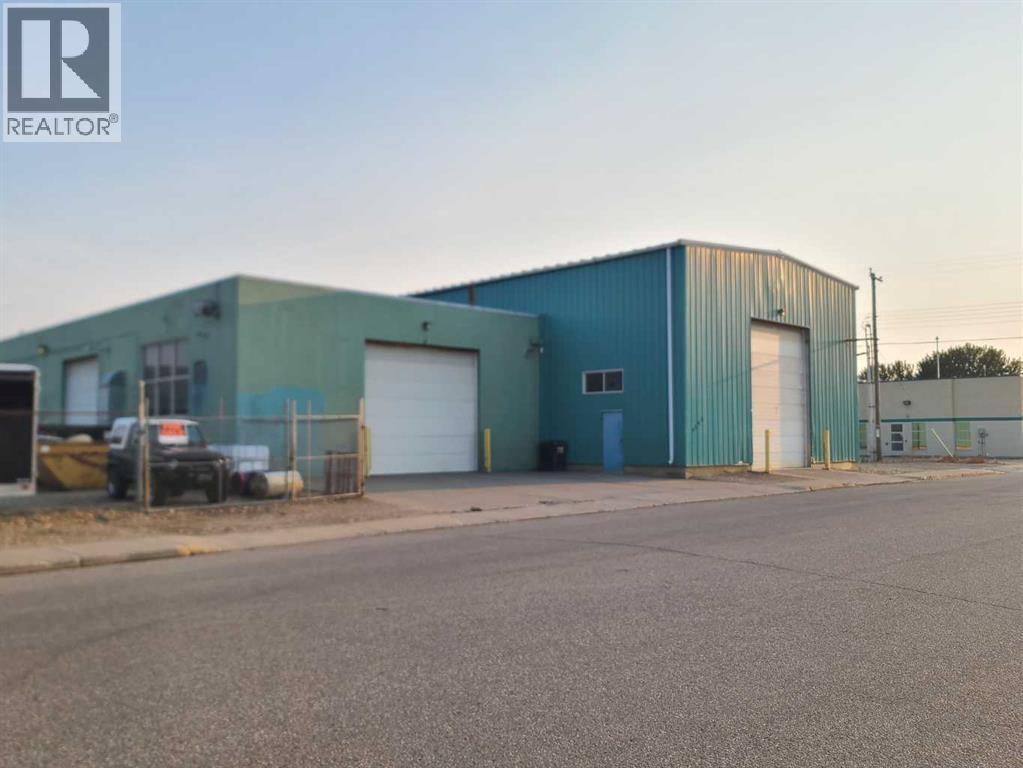 9503-9519 90 Ave, Peace River, AB T8S 1S5