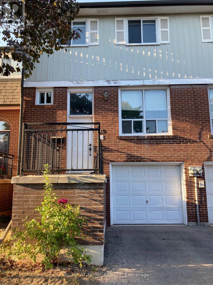 104 Farm Greenway, Toronto, ON M3A 3M2