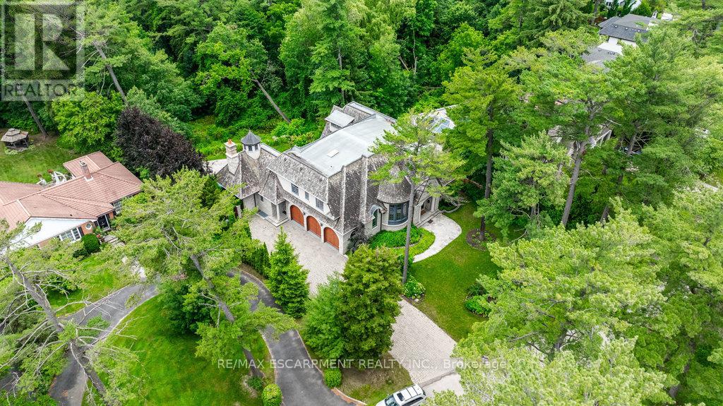 1476 Carmen Dr, Mississauga, ON L5G 3Z1