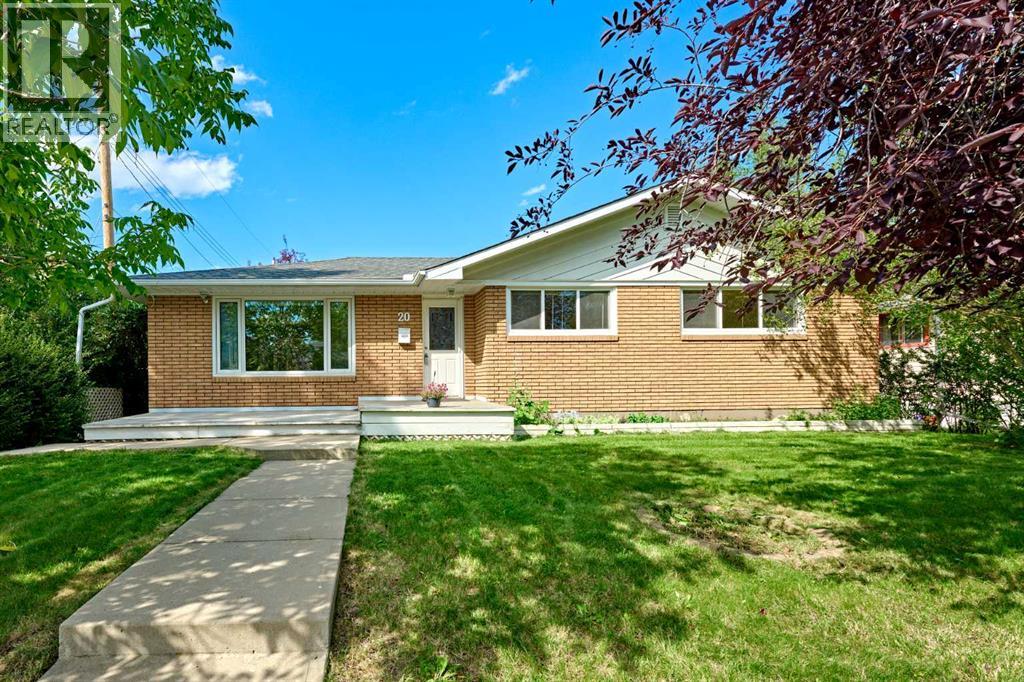 20 Kentish Dr SW, Calgary, AB T2V 2L3
