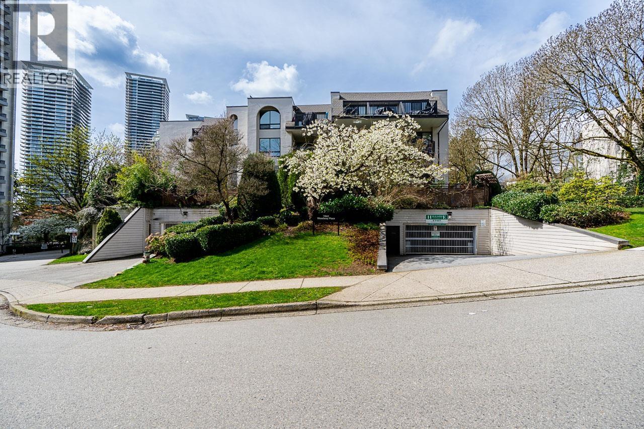 1945 Woodway Place Unit 402, Burnaby, BC V5B 4S4