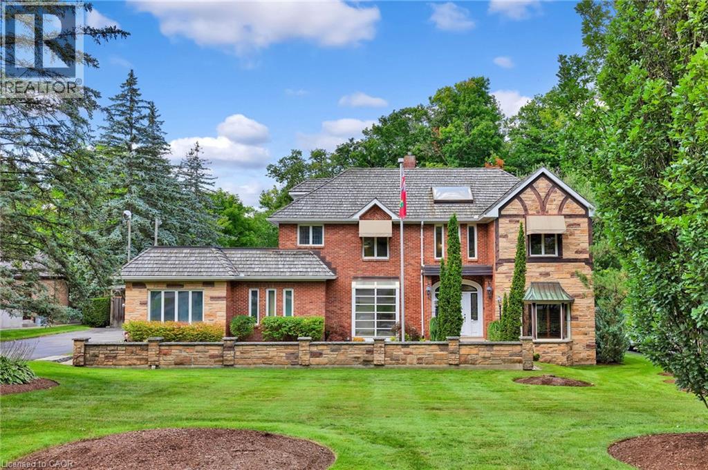 32 Maple Hill Dr, Kitchener, ON N2M 2R8