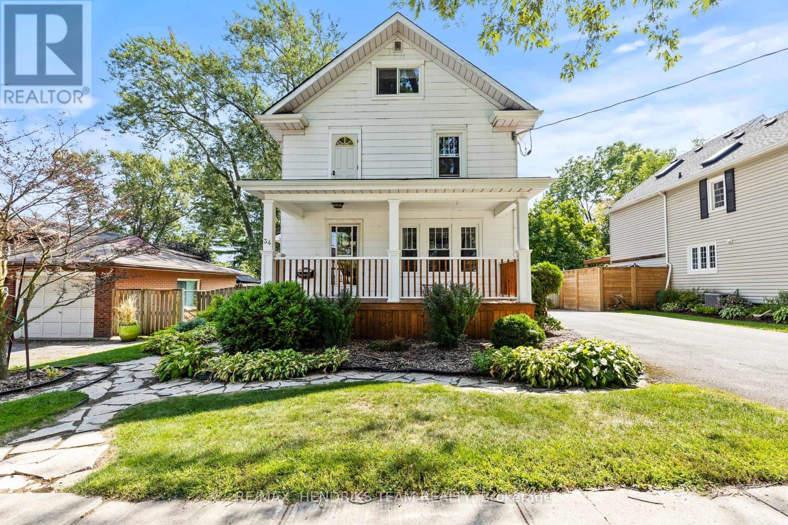 34 College St, Pelham, ON L0S 1E0