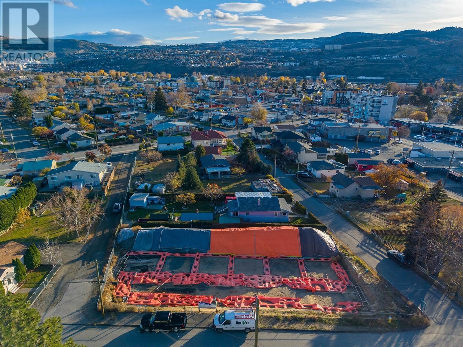 126 Elm Ave, Kamloops, BC V2B 1L2