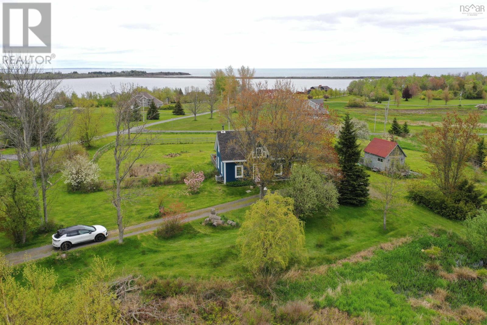 72 Sea Oats Dr, New Glasgow, NS B2H 5C4