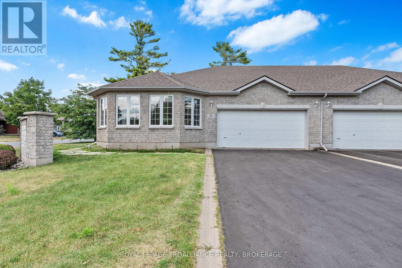 29 Ellesmeer Ave, Kingston, ON K7P 3J1