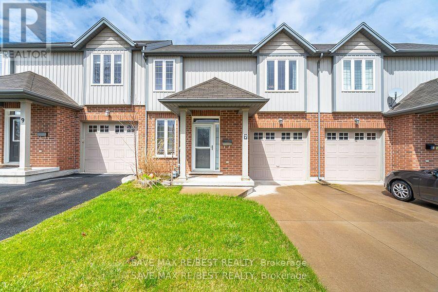 7 Glory Hill Rd, St. Catharines, ON L2P 2L7