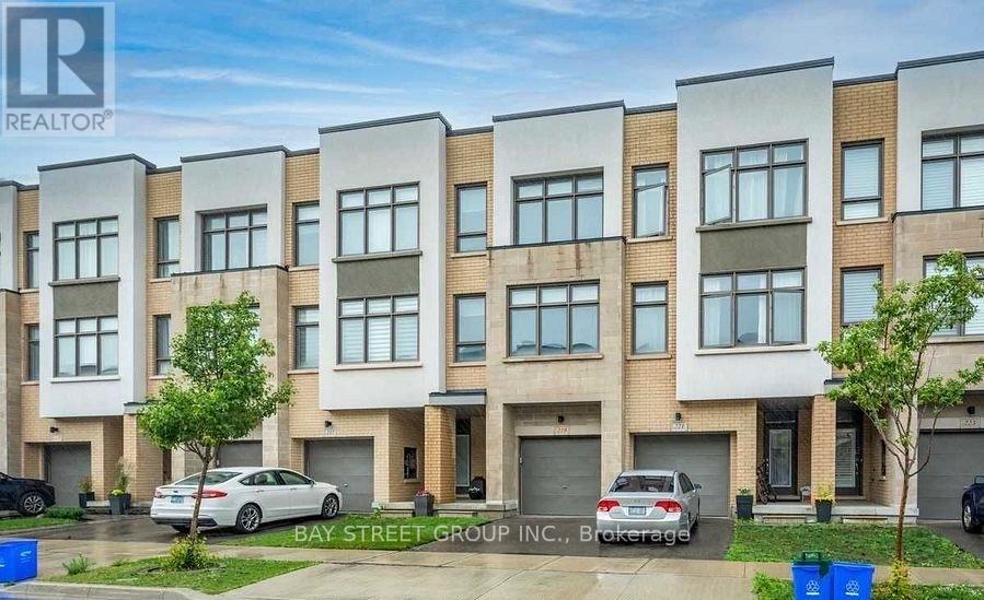 219 Huguenot Rd, Oakville, ON L6H 0L6