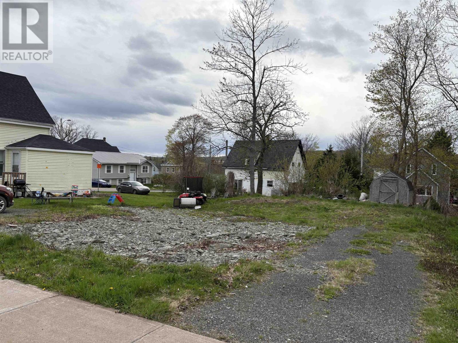 429 Pleasant St, New Glasgow, NS B2H 2Z4