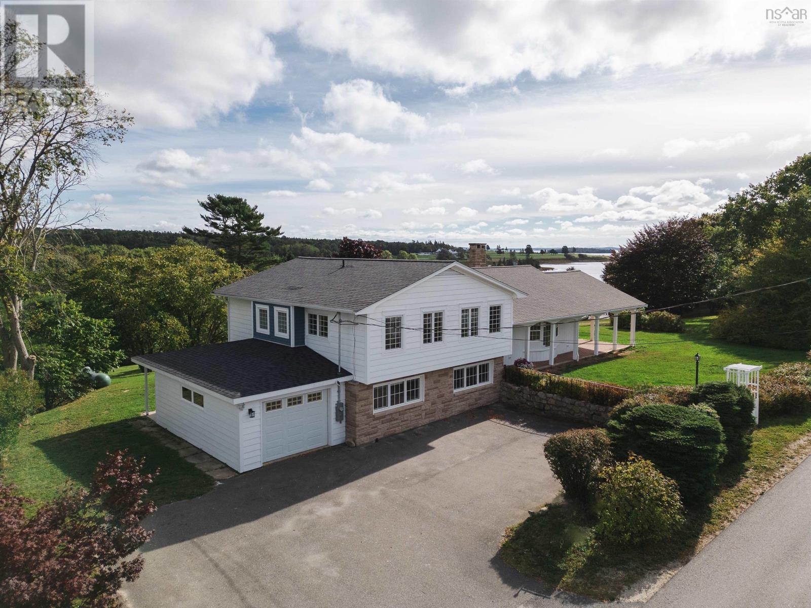 97 Nauss Point Rd, Chester, NS B0J 1J0