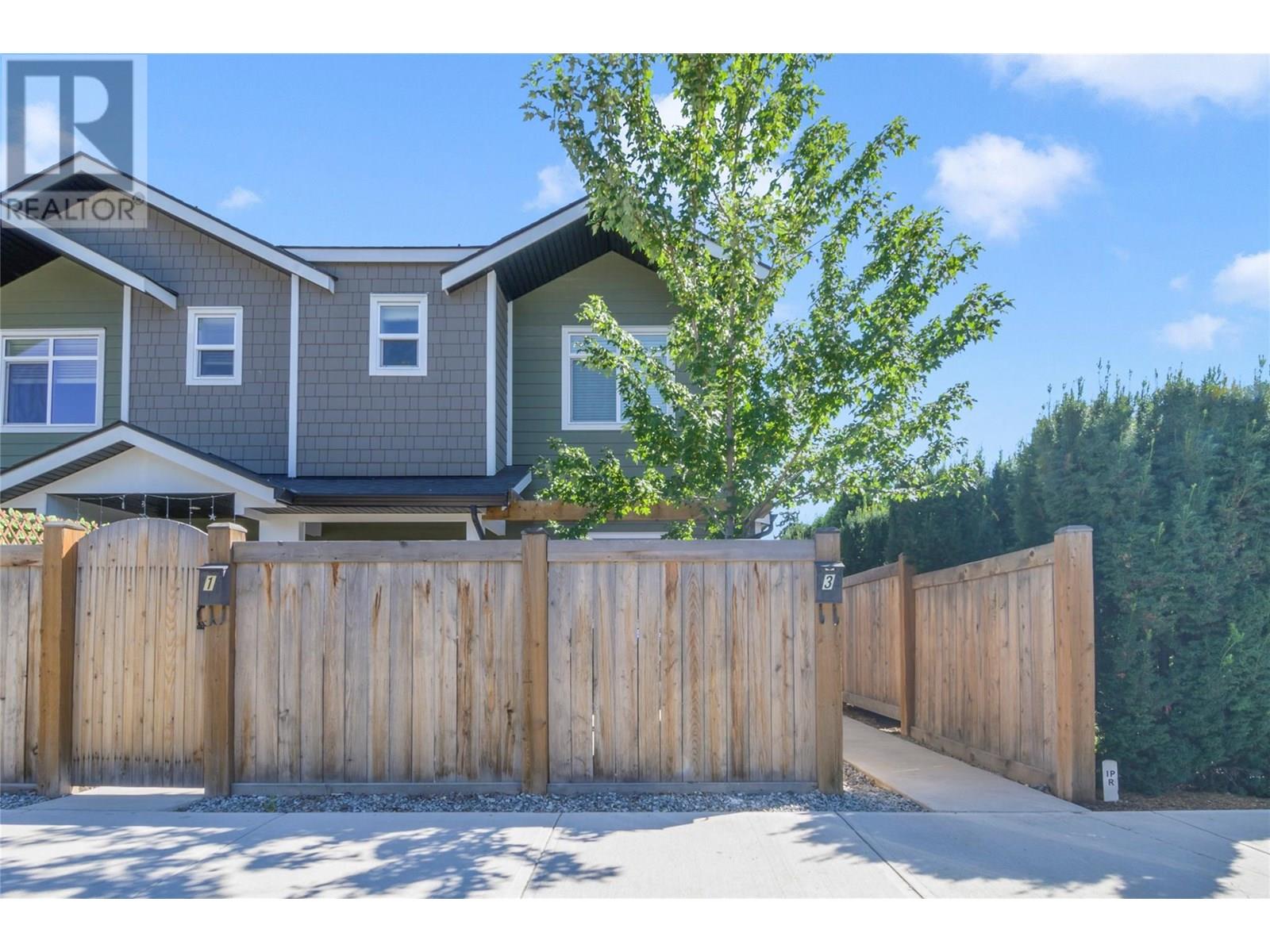 825 Cadder Avenue Unit 3, Kelowna, BC V1Y 5N7