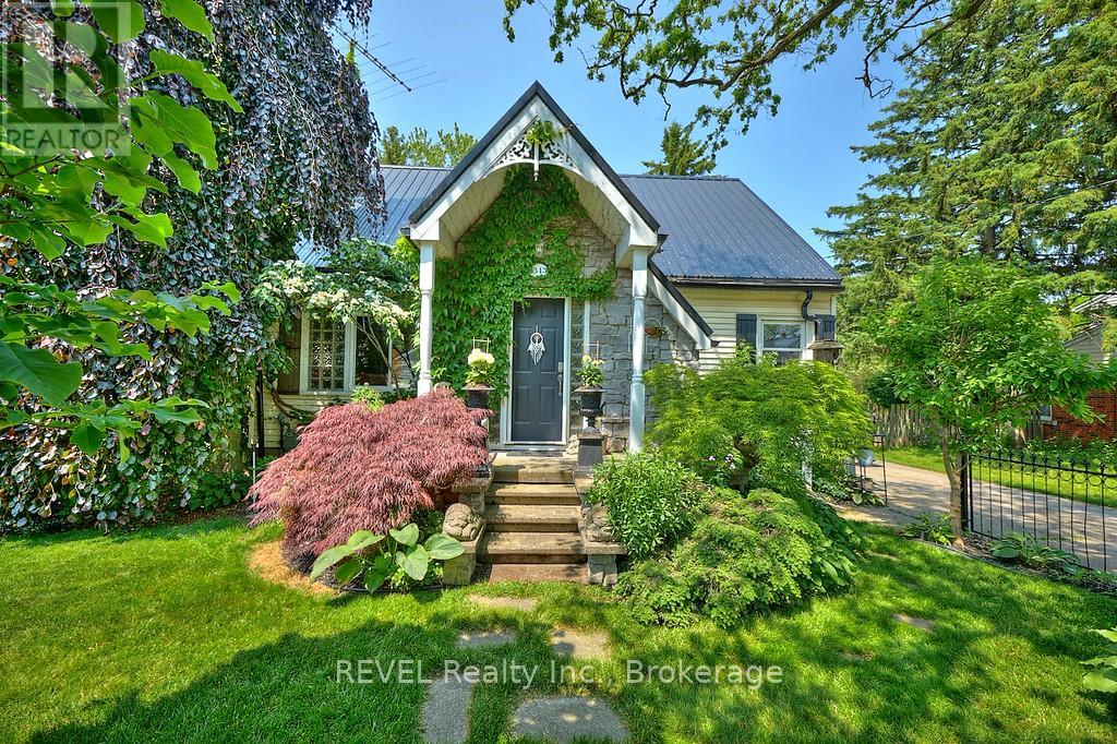 6343 Division St, Niagara Falls, ON L2G 1J9