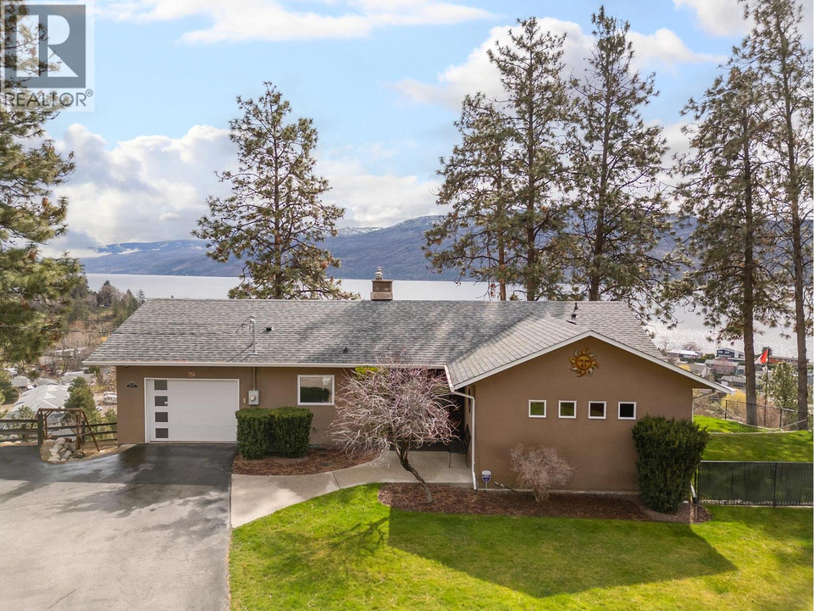 4147 Ponderosa Dr, Peachland, BC V0H 1X5