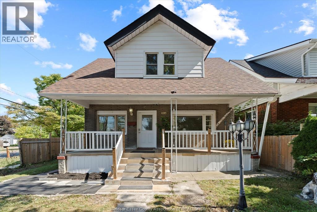 904 Elm Ave, Windsor, ON N9A 5H5