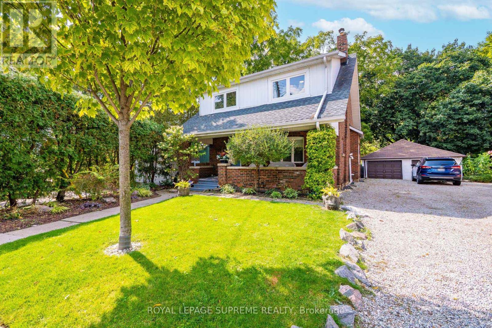 10 King Street Cres, Toronto, ON M9N 1K6