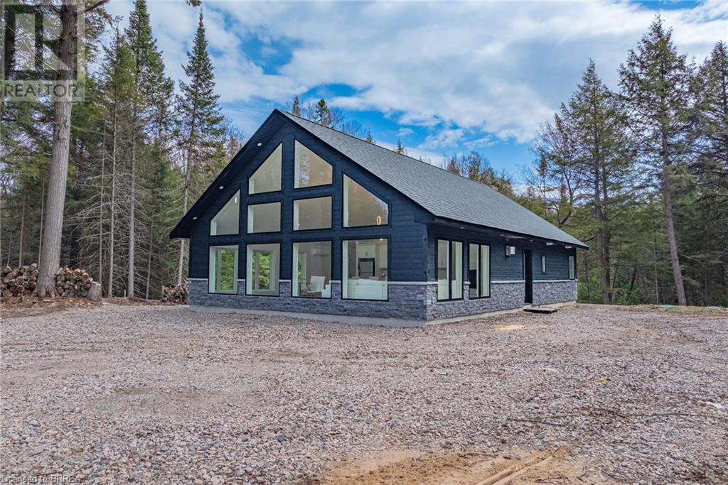 1814 Riding Ranch Rd, South River, ON