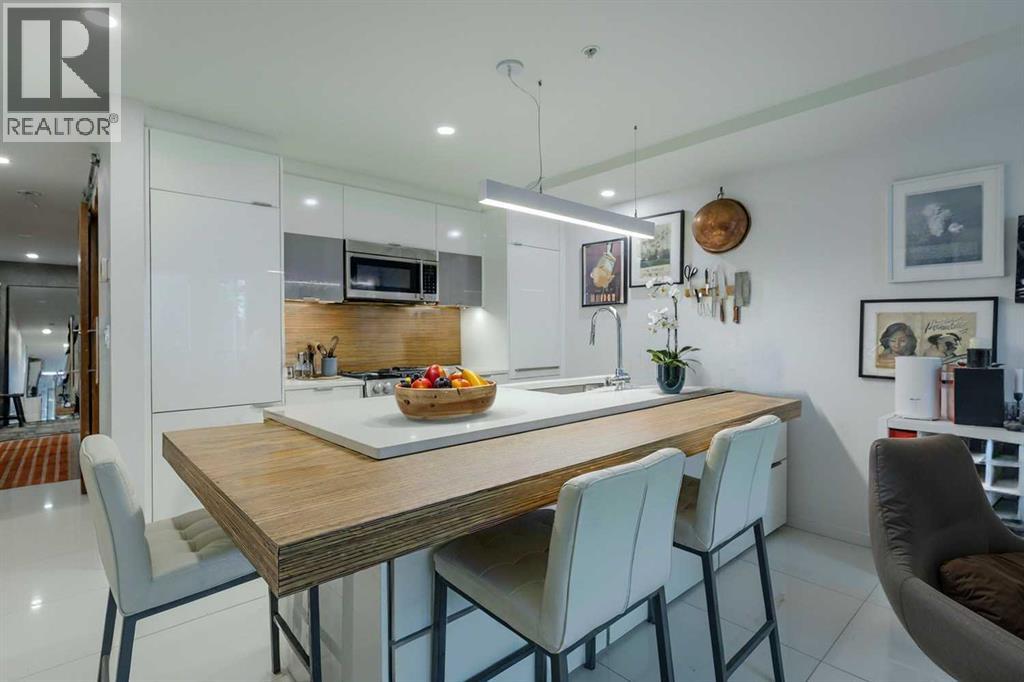 1020 9 Avenue Se Unit 210, Calgary, AB T2G 0S7