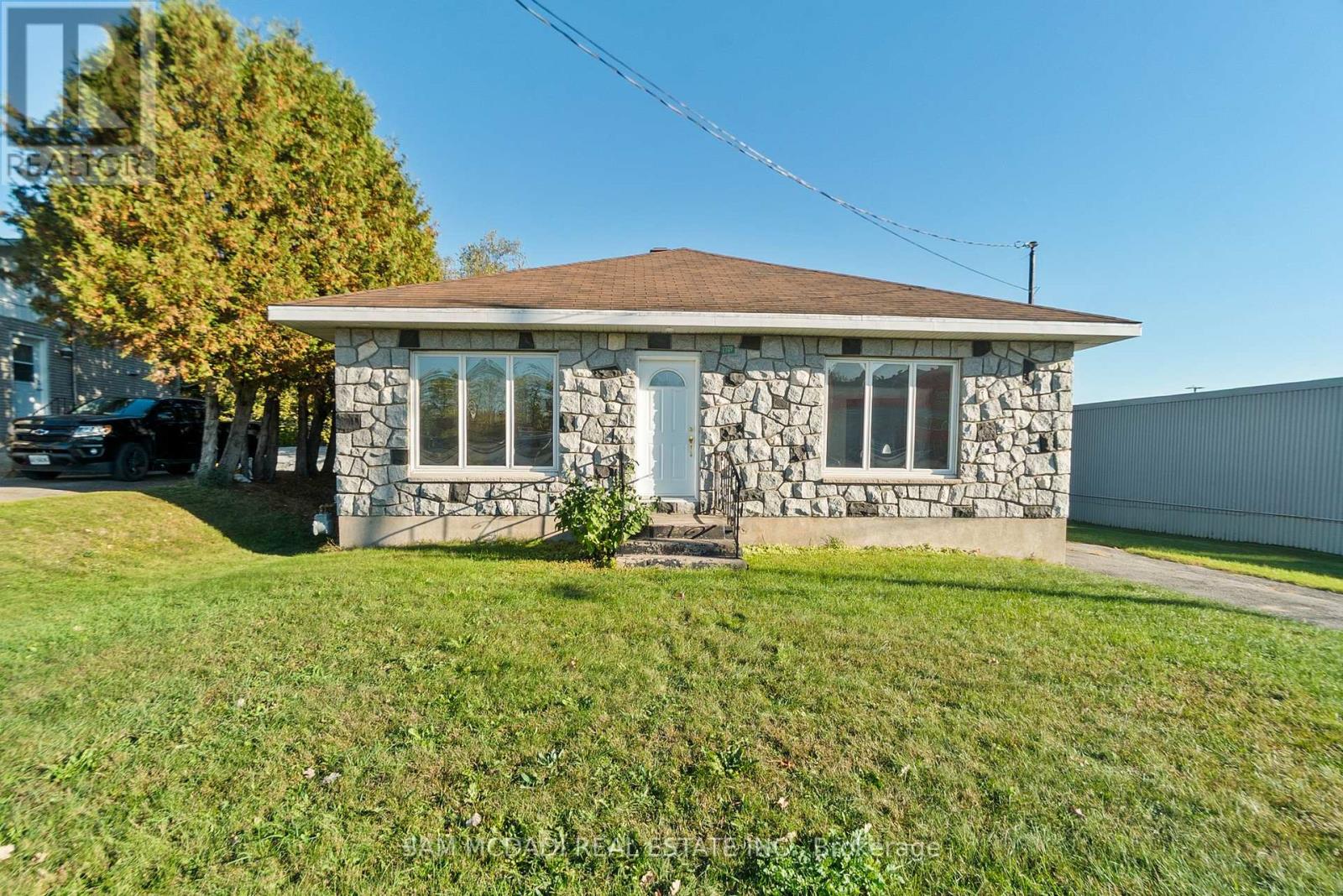 2709 Laurier St, Clarence-rockland, ON K4K 1A3