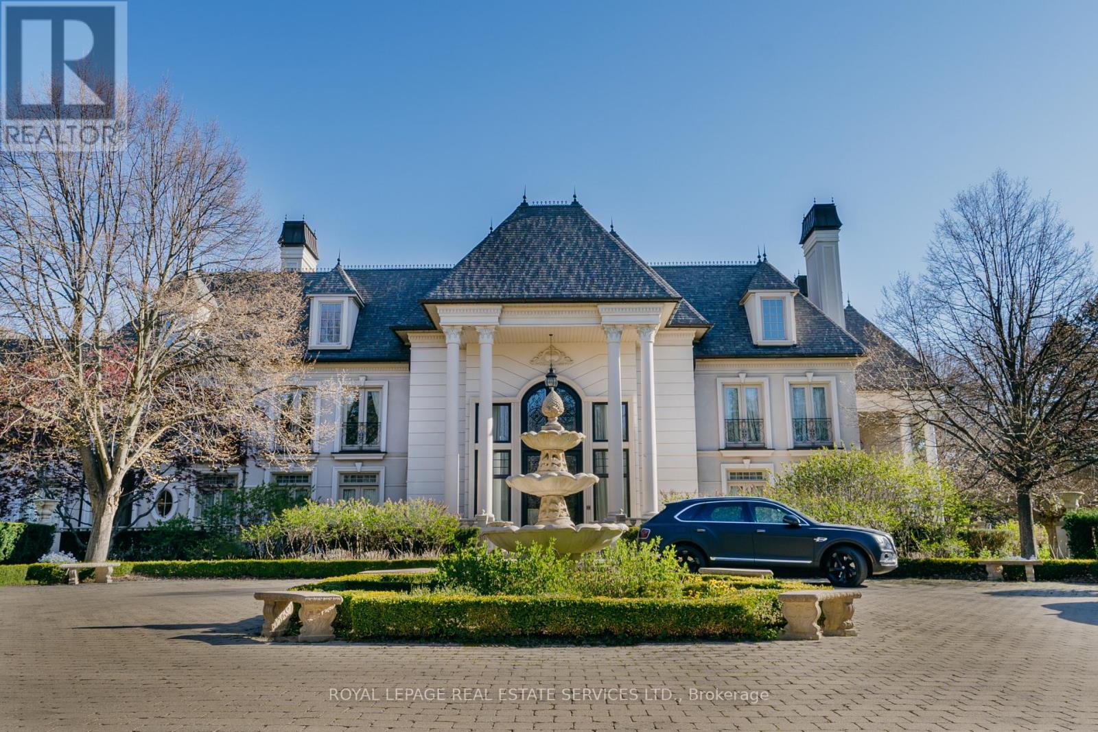 2215 Doulton Dr, Mississauga, ON L5H 3M2