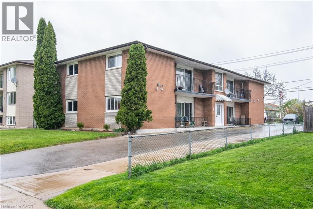 39 Secord Ave, Kitchener, ON N2B 2C3