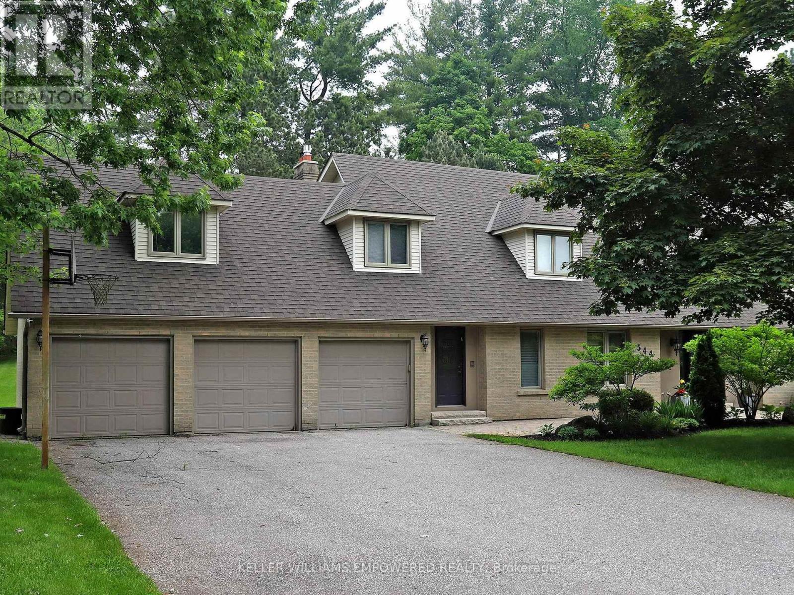 544 Woodland Acres Cres, Vaughan, ON L6A 1G2