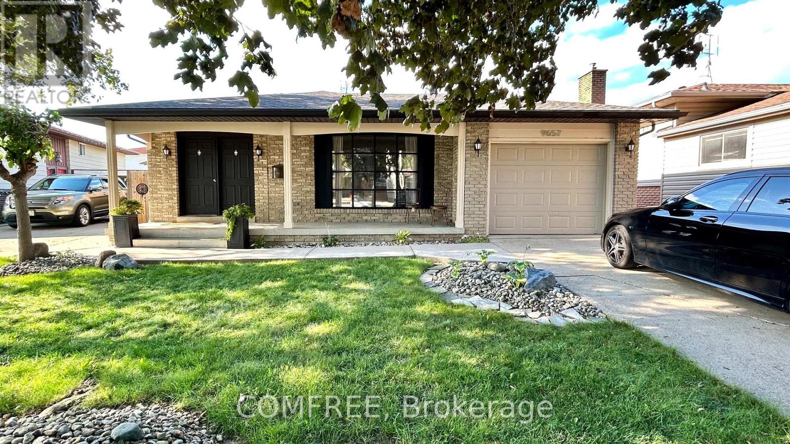 9657 Midfield Cres, Windsor, ON N8R 1W9