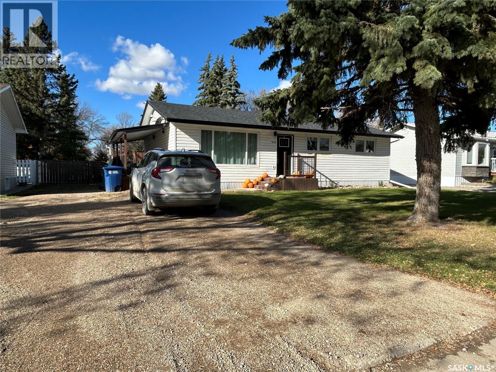 916 Moose St, Moosomin, SK S0G 3N0