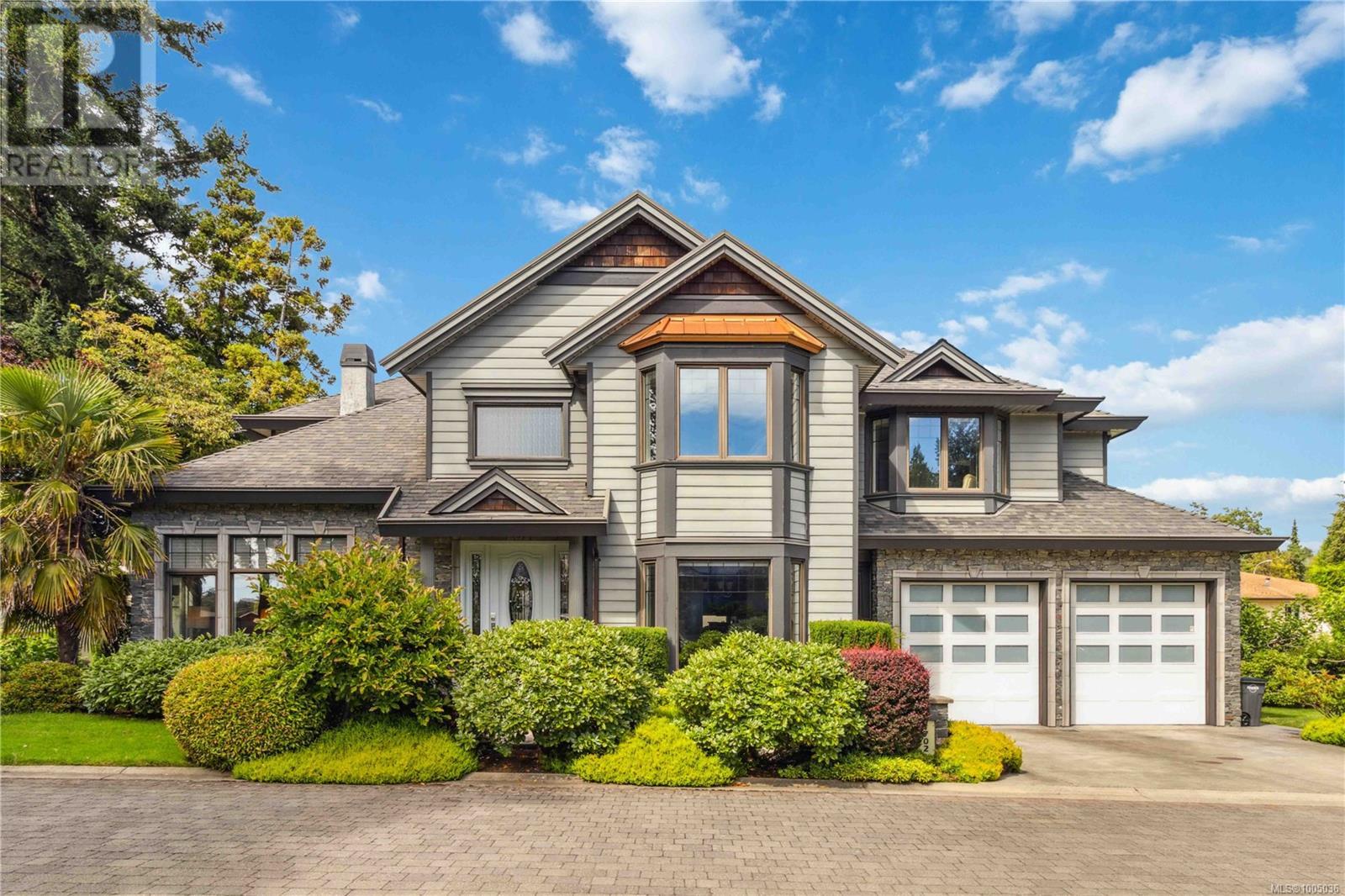 1702 De Sousa Pl, Saanich, BC V8N 3L2