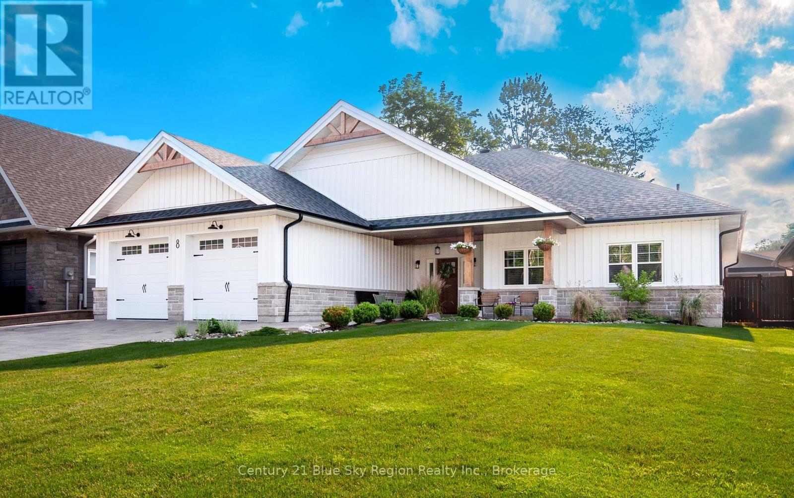 8 Chateau Rdg, North Bay, ON P1B 0B9