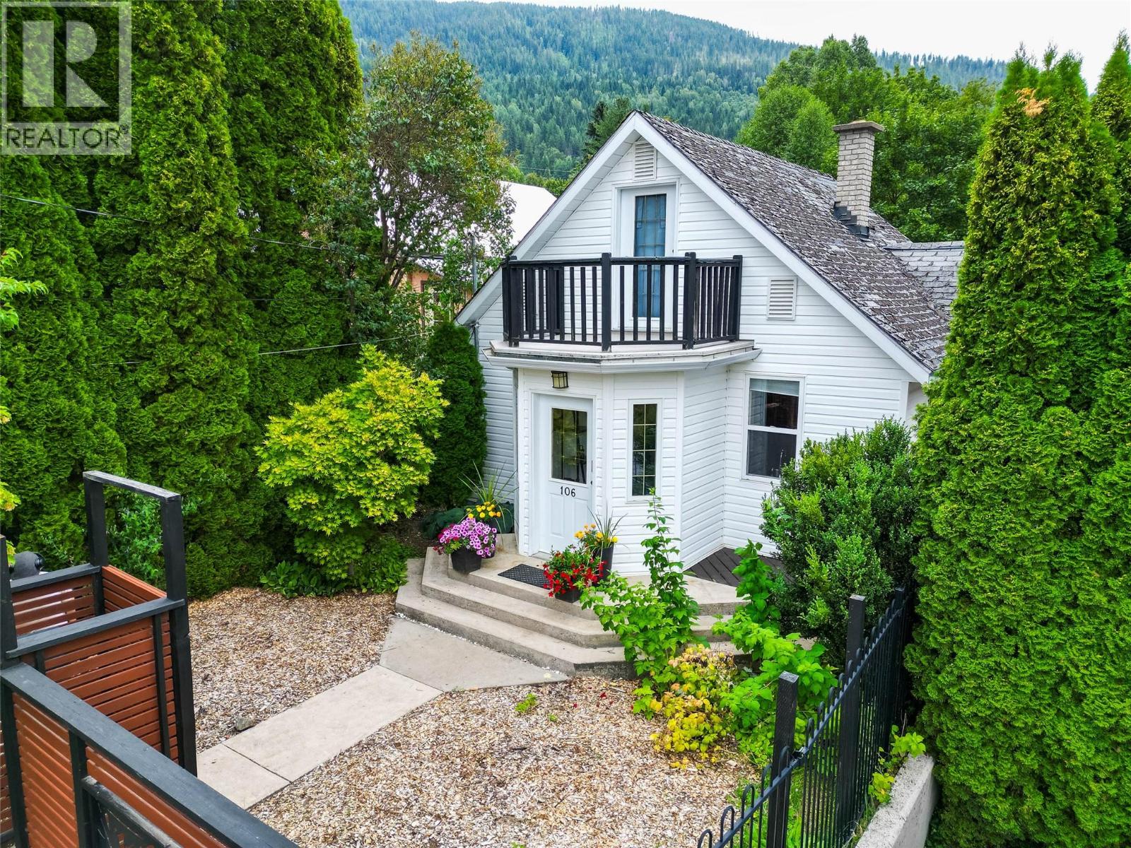 106 Richards St, Nelson, BC V1L 5J5