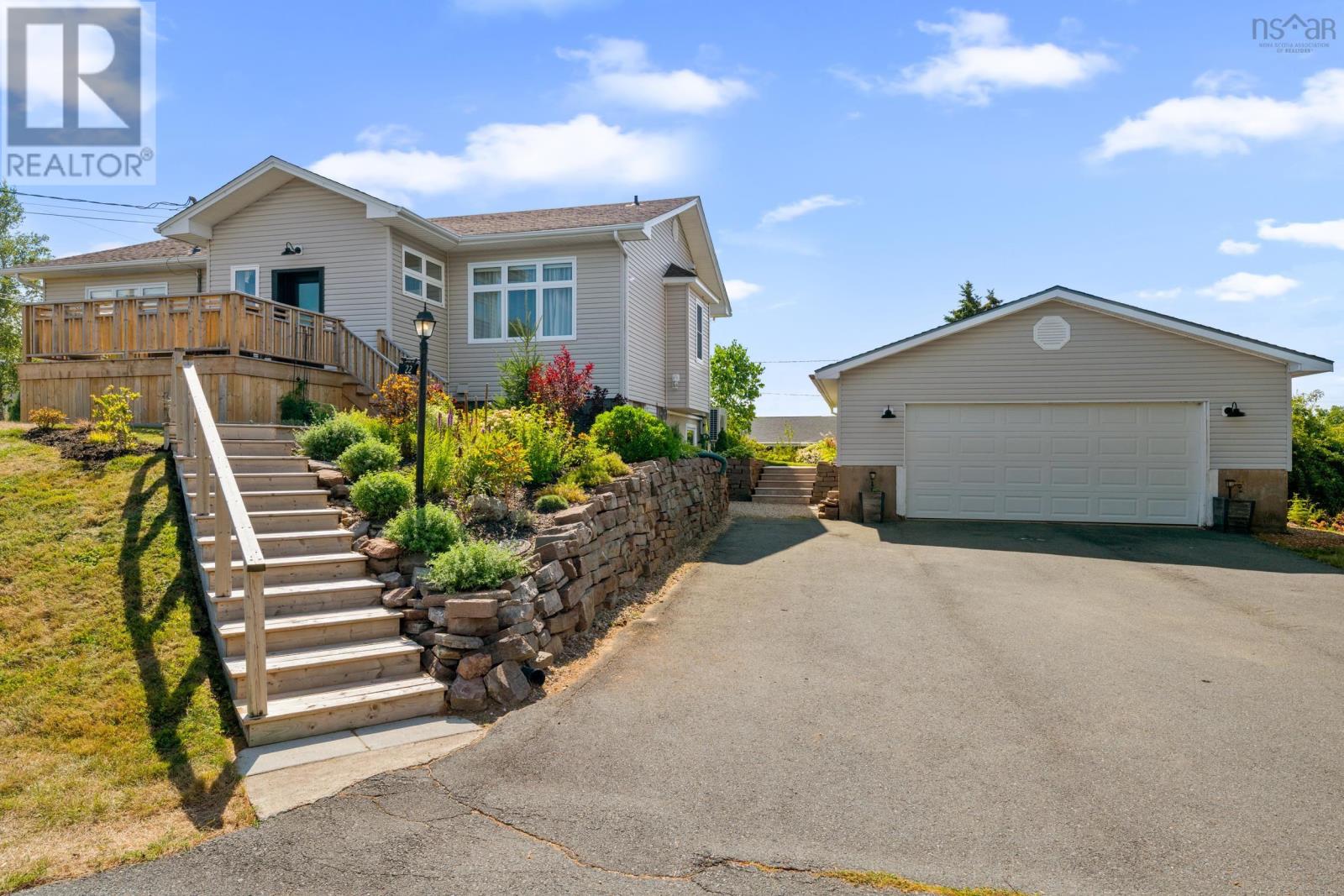 22 Beechview Dr, Chester, NS B0J 1J0