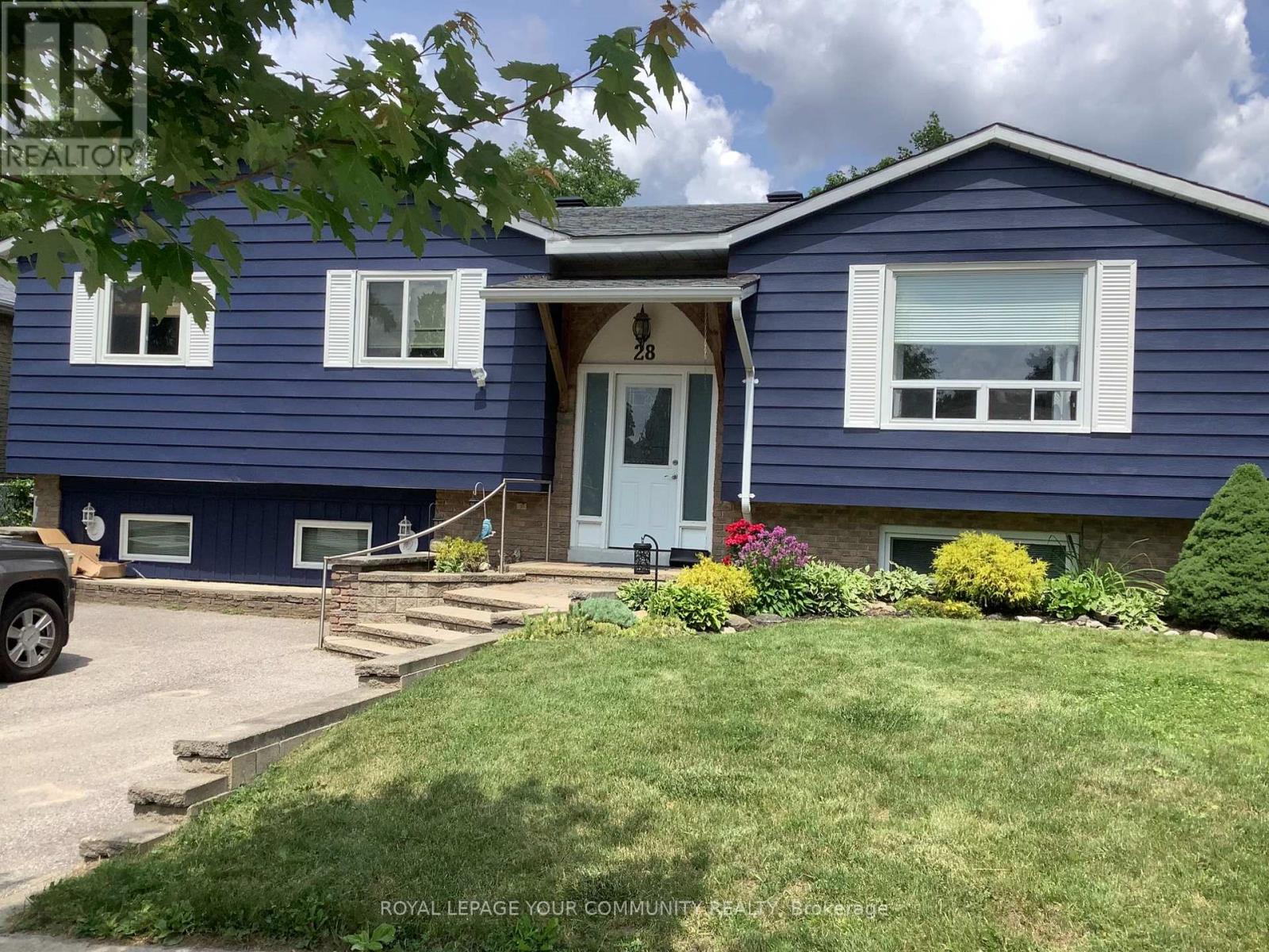 28 Indian Arrow Rd, Barrie, ON L4M 5H3