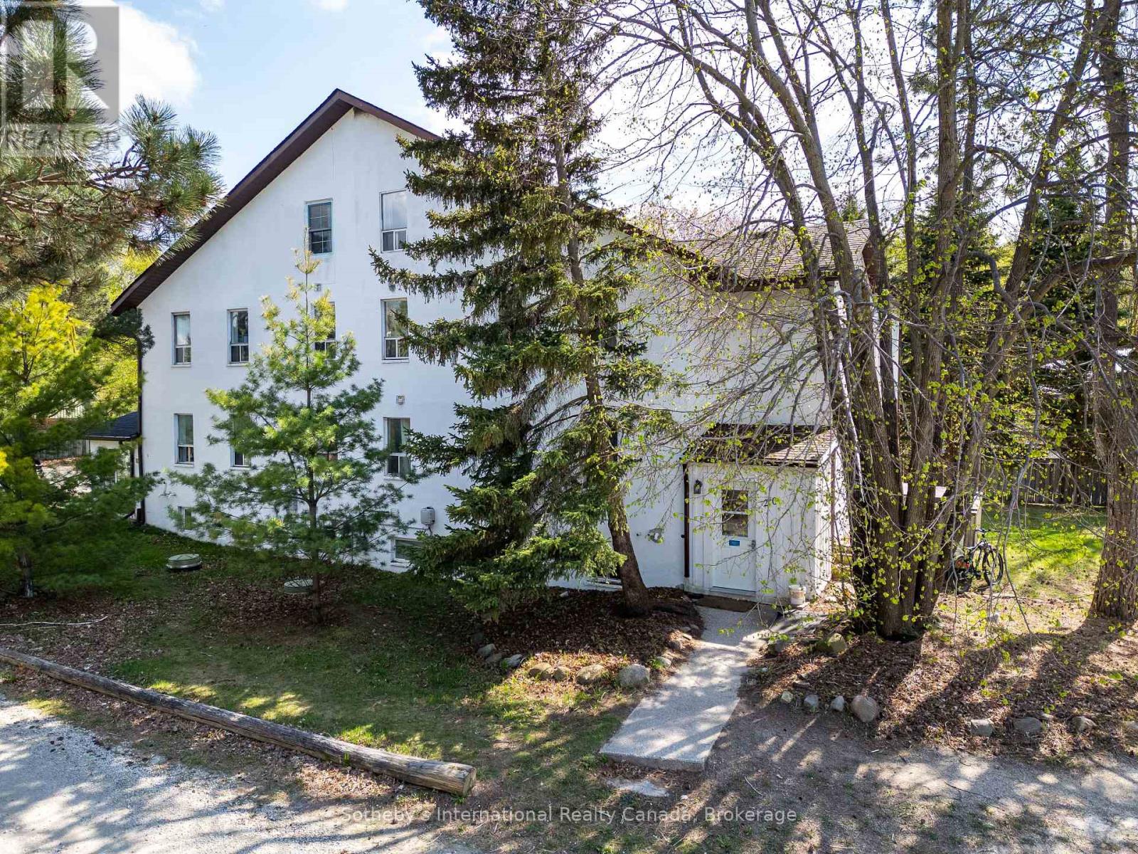 210 Arlberg Cres, The Blue Mountains, ON L9Y 0M1