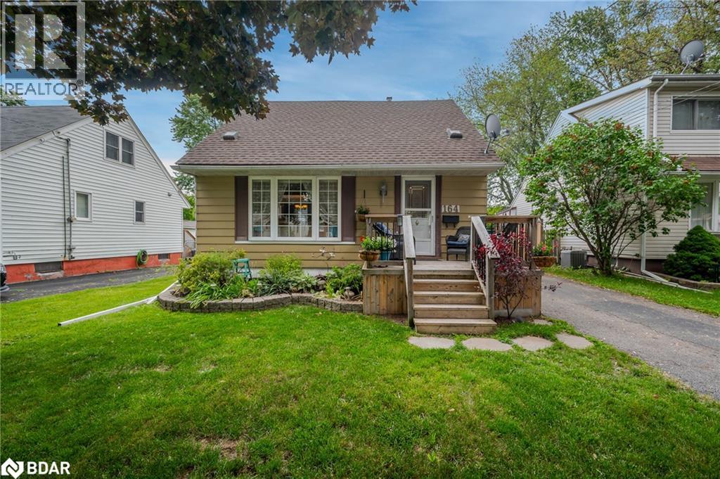 164 Adair Ave N, Hamilton, ON L8H 6A9